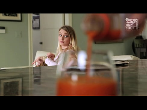 ❤️ ګرمه نجلۍ د لویو ټوټو او سخت بلی سره له لاسه ورکوونکي څخه چرګ ترلاسه کوي، مګر ډیر سخت ❌  په ps.pornmega-com.ru